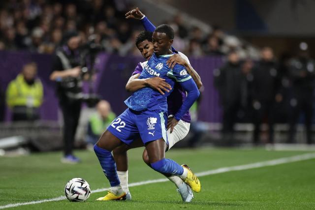 Marseille's US forward #22 Timothy Weah fights for the ball with Toulouse's French defender #24 Dayann Methalie during the French L1 football match between Toulouse FC and Olympique de Marseille (OM) at the TFC Stadium in Toulouse, southwestern France, on March 7, 2026. (Photo by Valentine CHAPUIS / AFP)