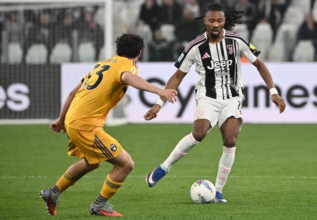 Juventus' French midfielder #19 Khephren Thuram-Ulien (R) runs with the ball in front of Pisa's Italian defender #33 Arturo Calabresi (L) during the Italian Serie A football match between Juventus and Pisa at the Allianz Stadium in Turin, northern Italy, on March 7, 2026. (Photo by Isabella BONOTTO / AFP)