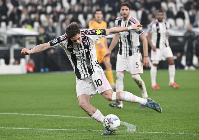 Juventus' Turkish forward #10 Kenan Yildiz controls the ball during the Italian Serie A football match between Juventus and Pisa at the Allianz Stadium in Turin, northern Italy, on March 7, 2026. (Photo by Isabella BONOTTO / AFP)