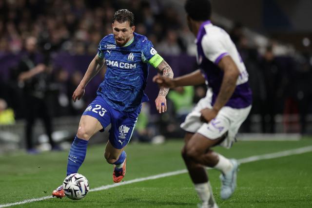 Marseille's Danish midfielder #23 Pierre-Emile Hojbjerg (L) runs with the ball during the French L1 football match between Toulouse FC and Olympique de Marseille (OM) at the TFC Stadium in Toulouse, southwestern France, on March 7, 2026. (Photo by Valentine CHAPUIS / AFP)