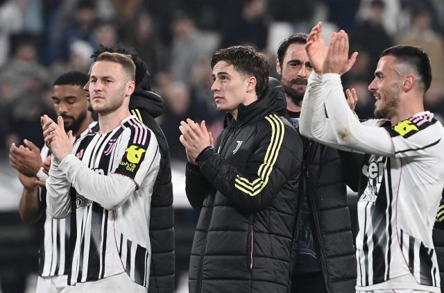 Juventus' players  acknowledge the fans as they celebrate their victory at the end of the Italian Serie A football match between Juventus and Pisa at the Allianz Stadium in Turin, northern Italy, on March 7, 2026. (Photo by Isabella BONOTTO / AFP)