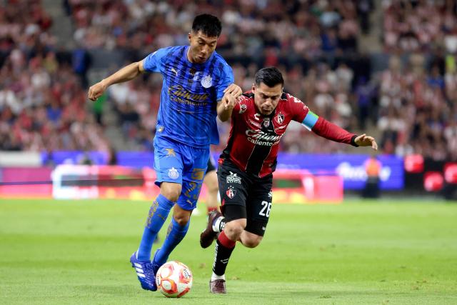 Guadalajara's US midfielder #23 Daniel Aguirre and Atlas' midfielder #26 Aldo Rocha fight for the ball during the Liga MX Clausura football match between Atlas and Guadalajara at the Jalisco Stadium in Guadalajara, Mexico on March 7, 2026. (Photo by Ulises RUIZ / AFP)