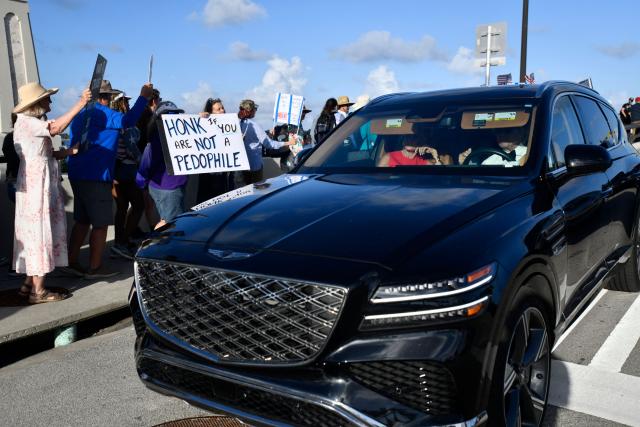 Anti-Trump protesters march towards Mar-a-Lago while clashing with supporters of Donald Trump during a demonstration in Palm Beach, Florida, on March 7, 2026. (Photo by Octavio JONES / AFP)