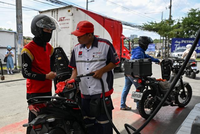 Motorists queue at a gas station amid rising petrol prices in Quezon City, Metro Manila on March 9, 2026. The price of the main US benchmark for oil surged more than 30 percent on March 9, 2026 over concerns that the Middle East war could create prolonged supply disruptions. (Photo by Jam STA ROSA / AFP)