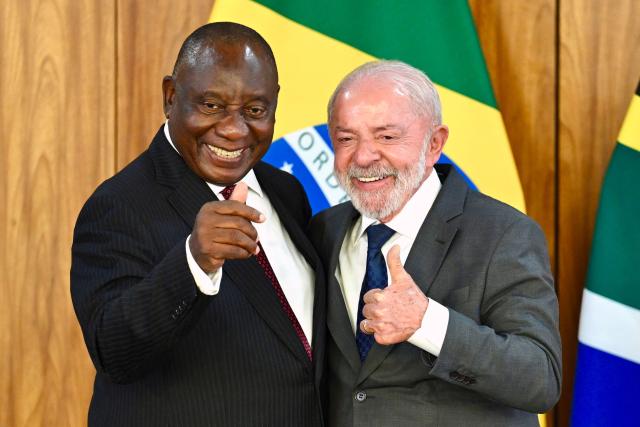 Brazil's President Luiz Inacio Lula da Silva (R) and South African President Cyril Ramaphosa give the thumbs up as they pose for a picture during a press statement at the Planalto Palace in Brasilia, on March 9, 2026. (Photo by Evaristo Sa / AFP)