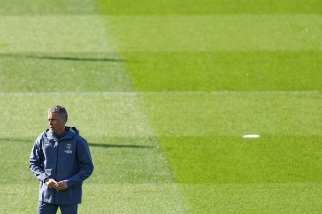 Paris Saint-Germain's Spanish head coach Luis Enrique attends a training session at the Campus Paris Saint-Germain in Poissy, in the western outskirts of Paris on March 10, 2026, on the eve of the UEFA Champions League last 16 first leg football match between Paris Saint-Germain and Chelsea. (Photo by FRANCK FIFE / AFP)