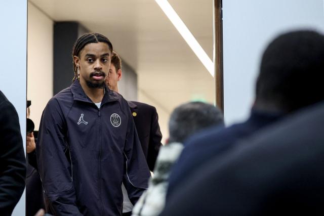 Paris Saint-Germain's French forward #29 Bradley Barcola arrives for a press conference at the Campus Paris Saint-Germain in Poissy, in the western outskirts of Paris, on March 10, 2026, on the eve of the UEFA Champions League last 16 first leg football match between Paris Saint-Germain and Chelsea. (Photo by FRANCK FIFE / AFP)