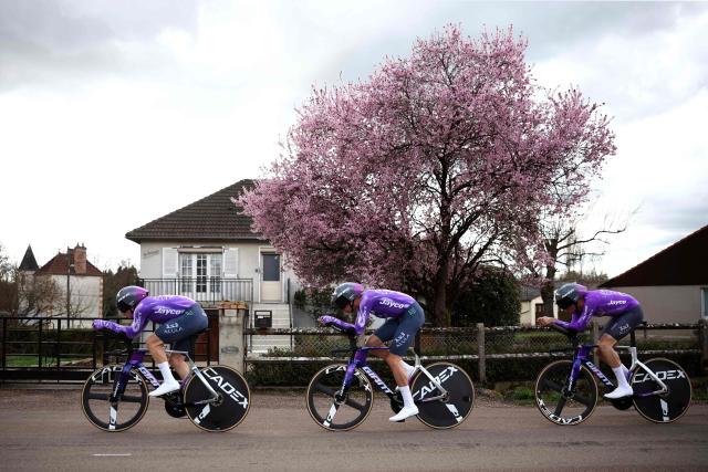 Team Jayco Alula's riders compete during the 3rd stage of the Paris-Nice cycling race, 23.5 km team time-trial between Cosne-Cours-sur-Loire and Pouilly-sur-Loire, on March 10, 2026. (Photo by Anne-Christine POUJOULAT / AFP)