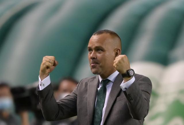 (FILES) Colombia's Deportivo Cali coach Venezuelan Rafael Dudamel reacts at the end of the Copa Libertadores group stage first leg football match against Argentina's Boca Juniors at the Deportivo Cali Stadium in Palmira, near Cali, Colombia, on April 5, 2022. Venezuelan Rafael Dudamel will return to coach Colombia's Deportivo Cali, with whom he won the Colombian football championship in 2021, following the resignation of coach Alberto Gamero this weekend, the club announced on March 9, 2026. (Photo by Luis ROBAYO / AFP)