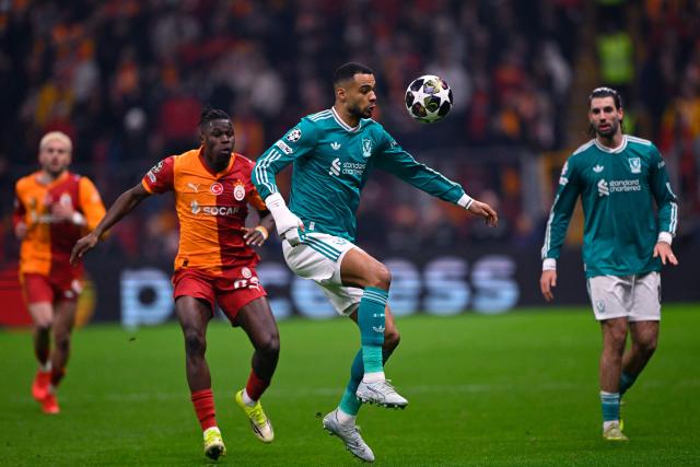Liverpool's Dutch striker #18 Cody Gakpo (C) controls the ball  during the UEFA Champions League round of 16 first leg football match between Galatasaray SK and Liverpool FC at the Ali Sami Yen Sports Complex in Istanbul on March 10, 2026. (Photo by YASIN AKGUL / AFP)