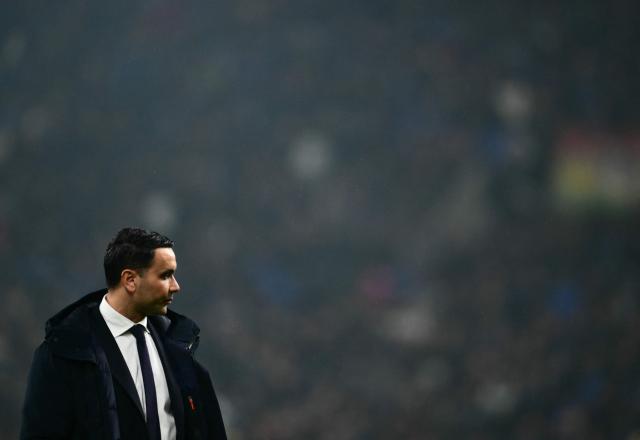Atalanta's Italian coach Raffaele Palladino looks on before the UEFA Champions League last 16, first leg football match between Atalanta and Bayern Munich at the Gewiss stadium in Bergamo, on March 10, 2026. (Photo by Marco BERTORELLO / AFP)