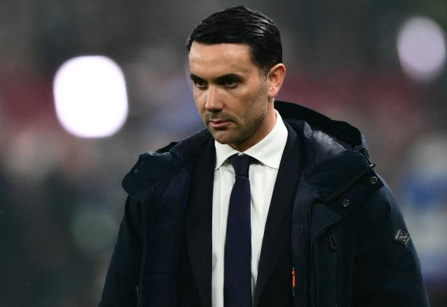 Atalanta's Italian coach Raffaele Palladino looks on before the UEFA Champions League last 16, first leg football match between Atalanta and Bayern Munich at the Gewiss stadium in Bergamo, on March 10, 2026. (Photo by Marco BERTORELLO / AFP)