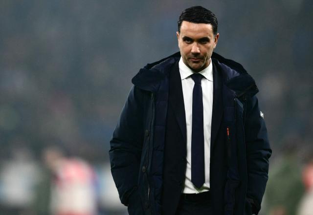 Atalanta's Italian coach Raffaele Palladino looks on before the UEFA Champions League last 16, first leg football match between Atalanta and Bayern Munich at the Gewiss stadium in Bergamo, on March 10, 2026. (Photo by Marco BERTORELLO / AFP)