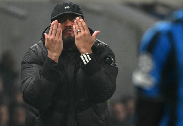 Bayern Munich's Belgian head coach Vincent Kompany reacts during the UEFA Champions League last 16, first leg football match between Atalanta and Bayern Munich at the Gewiss stadium in Bergamo, on March 10, 2026. (Photo by Alberto PIZZOLI / AFP)