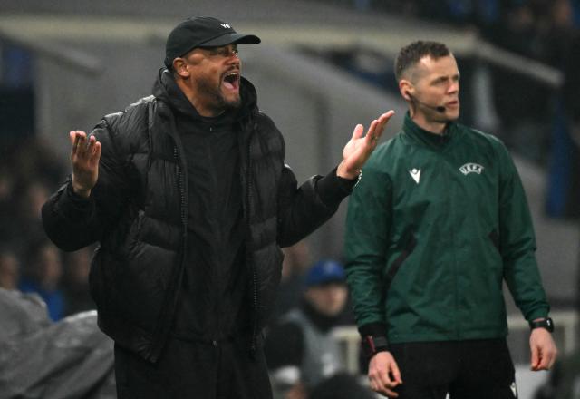 Bayern Munich's Belgian head coach Vincent Kompany reacts during the UEFA Champions League last 16, first leg football match between Atalanta and Bayern Munich at the Gewiss stadium in Bergamo, on March 10, 2026. (Photo by Alberto PIZZOLI / AFP)