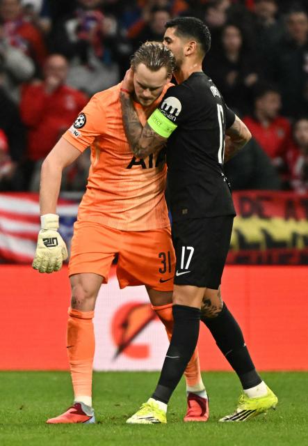Tottenham Hotspur's Argentinian defender #17 Cristian Romero speaks with Tottenham Hotspur's Czech goalkeeper #31 Antonin Kinsky after his substitution  during the UEFA Champions League last 16 first leg football match between Club Atletico de Madrid and Tottenham Hotspur at Metropolitano Stadium in Madrid on March 10, 2026. (Photo by Javier SORIANO / AFP)