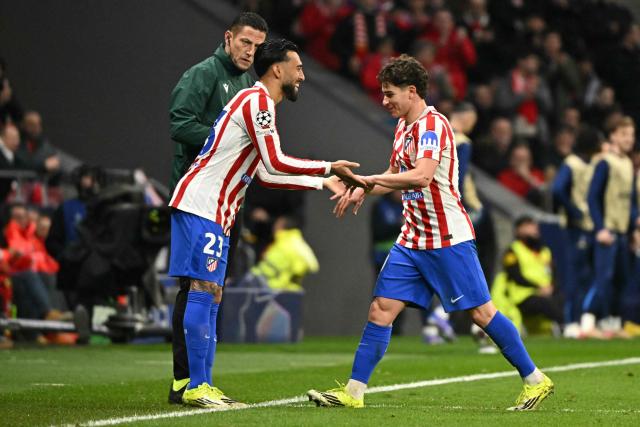 Atletico Madrid's Argentine midfielder #23 Nico Gonzalez substitutes Atletico Madrid's Argentine forward #19 Julian Alvarez during the UEFA Champions League last 16 first leg football match between Club Atletico de Madrid and Tottenham Hotspur at Metropolitano Stadium in Madrid on March 10, 2026. (Photo by Javier SORIANO / AFP)