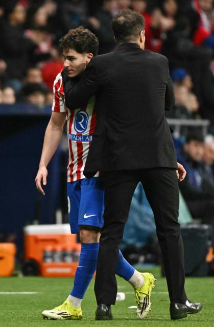 Atletico Madrid's Argentine coach Diego Simeone (R) hugs Atletico Madrid's Argentine forward #19 Julian Alvarez after being substituted during the UEFA Champions League last 16 first leg football match between Club Atletico de Madrid and Tottenham Hotspur at Metropolitano Stadium in Madrid on March 10, 2026. (Photo by Javier SORIANO / AFP)