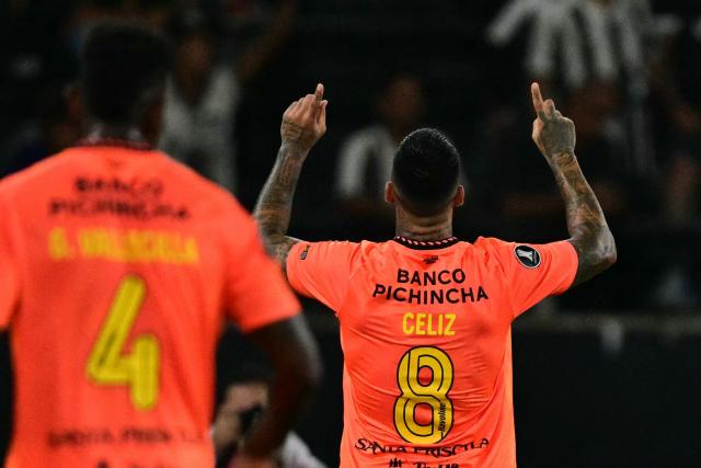 Barcelona's midfielder #08 Milton Celiz celebrates after scoring the opening goal during the Copa Libertadores phase three second-leg football match between Brazil's Botafogo and Ecuador's Barcelona at the Nilton Santos Stadium in Rio de Janeiro, Brazil on March 10, 2026. (Photo by Pablo PORCIUNCULA / AFP)