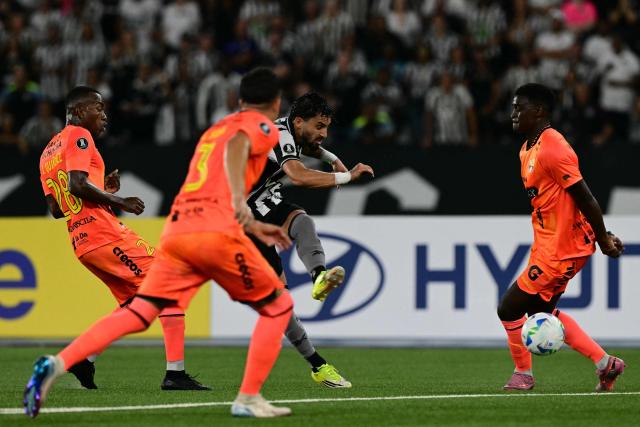 Botafogo's defender #13 Alex Telles shoots during the Copa Libertadores phase three second-leg football match between Brazil's Botafogo and Ecuador's Barcelona at the Nilton Santos Stadium in Rio de Janeiro, Brazil on March 10, 2026. (Photo by Pablo PORCIUNCULA / AFP)