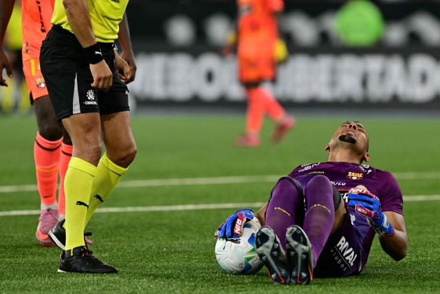 Barcelona's goalkeeper #01 David Contreras reacts during the Copa Libertadores phase three second-leg football match between Brazil's Botafogo and Ecuador's Barcelona at the Nilton Santos Stadium in Rio de Janeiro, Brazil on March 10, 2026. (Photo by Pablo PORCIUNCULA / AFP)