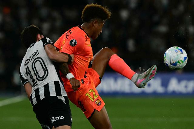 Botafogo's midfielder #10 Alvaro Montoro and Barcelona's defender #12 Jonnathan Mina fight for the ball during the Copa Libertadores phase three second-leg football match between Brazil's Botafogo and Ecuador's Barcelona at the Nilton Santos Stadium in Rio de Janeiro, Brazil on March 10, 2026. (Photo by Pablo PORCIUNCULA / AFP)