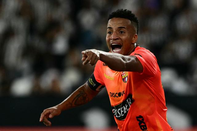 Barcelona's defender #26 Byron Castillo reacts during the Copa Libertadores phase three second-leg football match between Brazil's Botafogo and Ecuador's Barcelona at the Nilton Santos Stadium in Rio de Janeiro, Brazil on March 10, 2026. (Photo by Pablo PORCIUNCULA / AFP)