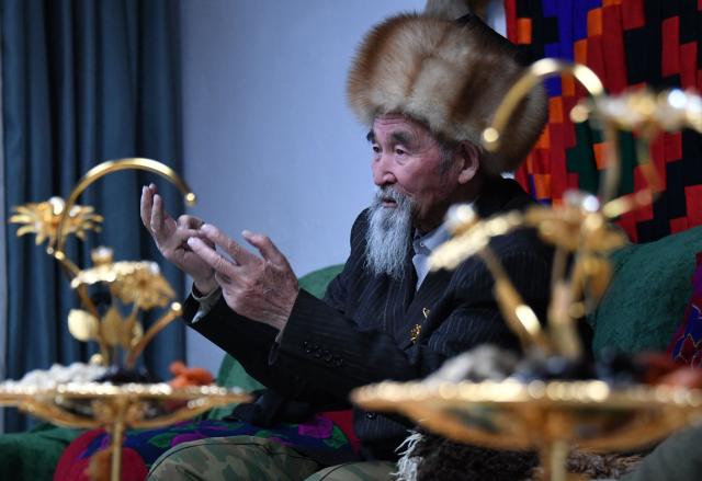 Tashtanbek, 88, patriarch of the Akmatov family of white yaks breeders, talks to AFP reporters in his house in the mountainous Kyrgyz village of Kara-Saz on February 2, 2026. (Photo by Vyacheslav OSELEDKO / AFP)
