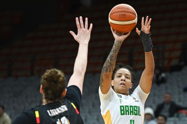 Brazil's Emanuely Oliveira (R) shoots under pressure of Belgium's Kyara Linskens during the FIBA Women's Basketball World Cup 2026 qualifying tournament match between Brazil and Belgium in Wuhan, in China's central Hubei province, on March 11, 2026. (Photo by CN-STR / AFP) / China OUT