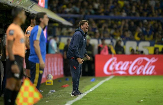 San Lorenzo's head coach Damian Ayude gestures during the Argentine Professional Football League 2026 Apertura Tournament match between Boca Juniors and San Lorenzo at La Bombonera Stadium in Buenos Aires on March 11, 2026. (Photo by Juan MABROMATA / AFP)