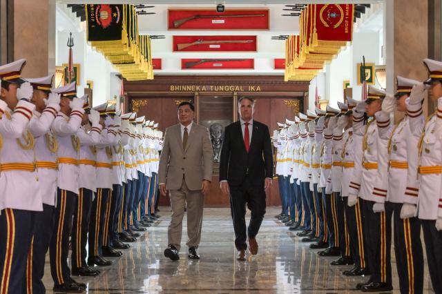 Australia's Defence Minister Richard Marles (R) walks with his Indonesian counterpart Sjafrie Sjamsoeddin after their meeting at the defence ministry in Jakarta on March 12, 2026. (Photo by BAY ISMOYO / AFP)