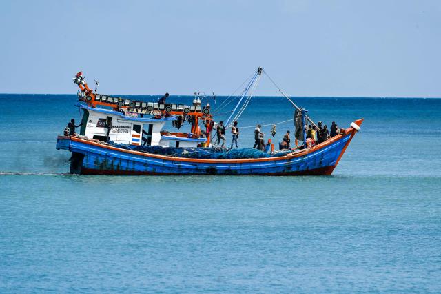Fishermen return to a port after a trip out to sea at a beach in Banda Aceh on March 12, 2026. (Photo by CHAIDEER MAHYUDDIN / AFP)