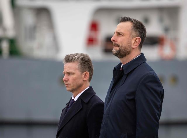 Poland's Deputy Prime Minister and Defence Minister Wladyslaw Kosiniak-Kamysz (R) and Sweden's Defence Minister Pal Jonson  walk along each other during welcoming ceremony in Polish Navy base in Gdynia on March 12, 2026. (Photo by Wojtek RADWANSKI / AFP)