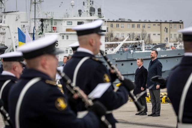 Poland's Deputy Prime Minister and Defence Minister Wladyslaw Kosiniak-Kamysz (R) and Sweden's Defence Minister Pal Jonson  attend a welcoming ceremony in Polish Navy base in Gdynia on March 12, 2026. (Photo by Wojtek RADWANSKI / AFP)