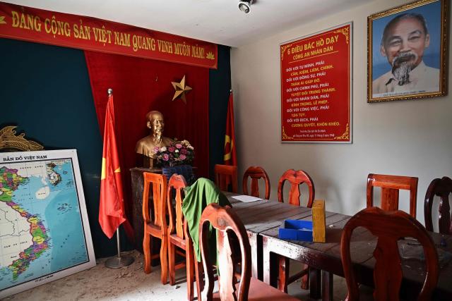 A room imitating a Vietnamese meeting room is seen inside an abandoned scam centre in O'Smach town on the Thai-Cambodian border on March 12, 2026, during a press trip organised by Thailand's Ministry of Foreign Affairs and the Royal Thai Army. Broken computer monitors in bombed-out offices, scattered fake police uniforms, phony hundred dollar bills, Chinese tea tables: these were the vestiges of a frantic escape of suspected cyberscammers fleeing a resort on the Cambodia-Thailand border. (Photo by Lillian SUWANRUMPHA / AFP) / To go with 'THAILAND-CAMBODIA-CONFLICT-CYBERCRIME,FOCUS' by Chayanit ITTHIPONGMAETEE and Sally JENSEN