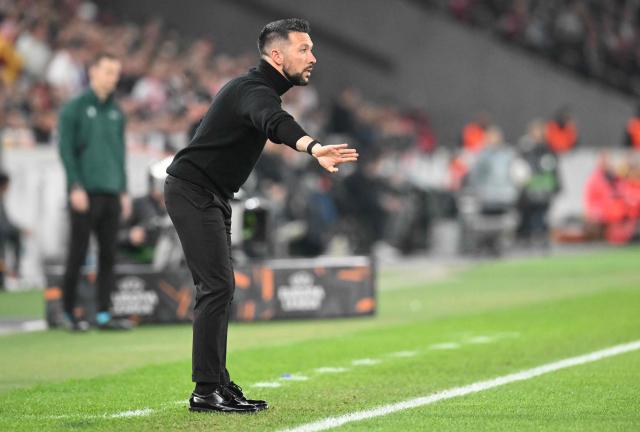 FC Porto's Italian coach Francesco Farioli gestures during the UEFA Europa League - Last 16 - first leg football match VfB Stuttgart v FC Porto in Stuttgart, southern Germany, on March 12, 2026. (Photo by THOMAS KIENZLE / AFP)