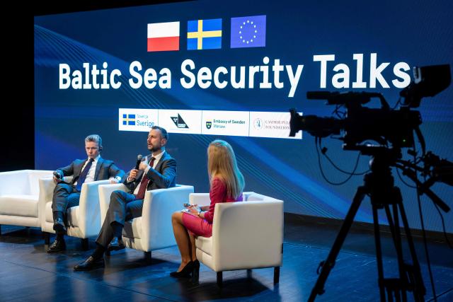 Poland's Deputy Prime Minister and Defence Minister Wladyslaw Kosiniak-Kamysz (C) and Sweden's Defence Minister Pal Jonson (L) react on stage during the Baltic Sea Security Talks in Gdansk on March 12, 2026. (Photo by Wojtek RADWANSKI / AFP)