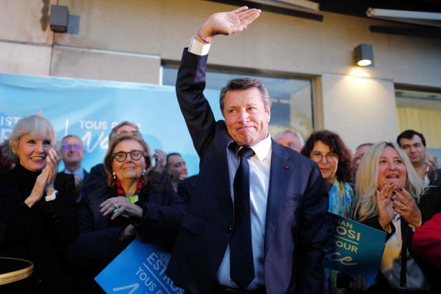 French mayor of Nice and candidate to his reelection Christian Estrosi waves during his last campaign rally in Nice, southeastern France, on March 12, 2026. French voters head to the polls for municipal elections on March 15 and 22, 2026. (Photo by Valery HACHE / AFP)
