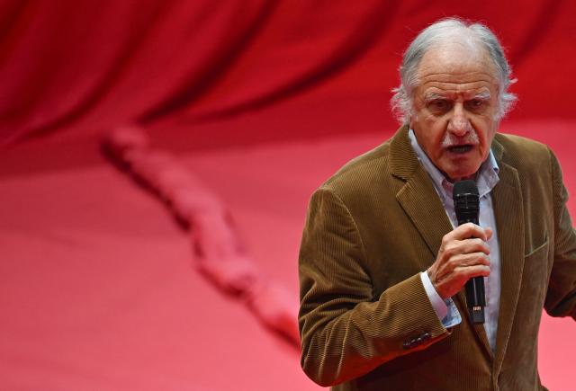 French journalist and ecologist politician Noel Mamere speaks during a campaign meeting of Socialistes et Apparentes' MP and Paris' mayoral candidate Emmanuel Gregoire at the Cirque d'Hiver in Paris on March 12, 2026, ahead of France's municipal elections. French voters are scheduled to head to the polls for municipal elections on March 15 and March 22, 2026. (Photo by Martin LELIEVRE / AFP)