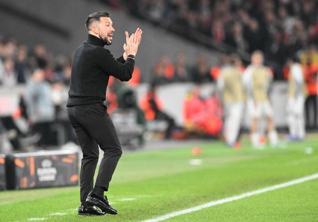 FC Porto's Italian coach Francesco Farioli reacts during the UEFA Europa League - Last 16 - first leg football match VfB Stuttgart v FC Porto in Stuttgart, southern Germany, on March 12, 2026. (Photo by THOMAS KIENZLE / AFP)