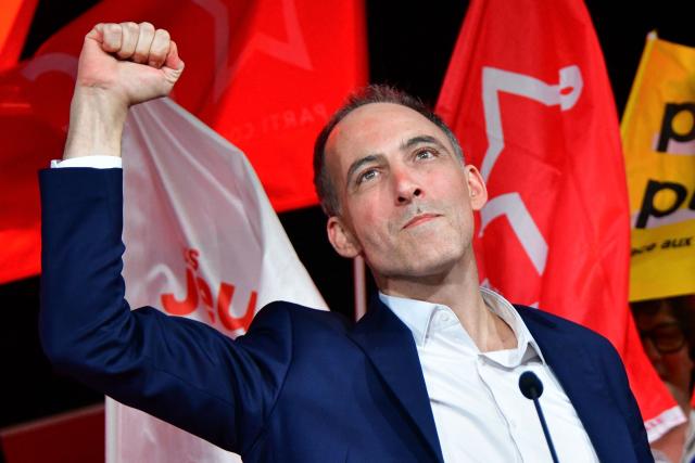 Place publique's centre-left party leader and France's MEP Raphael Glucksmann rises his fist during a campaign meeting to support Limoges' left-wing alliance mayoral candidate Thierry Miguel in Limoges, central France on March 12, 2026, ahead of France's municipal elections. French voters are scheduled to head to the polls for municipal elections on March 15 and March 22, 2026. (Photo by Pascal LACHENAUD / AFP)