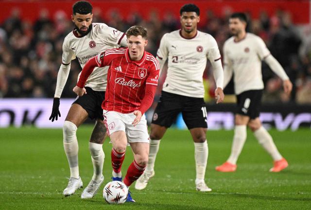 Nottingham Forest's English midfielder #08 Elliot Anderson (2L) runs with the ball during the UEFA Europa League round of 16, first leg football match between Nottingham Forest and FC Midtjylland at The City Ground in Nottingham, central England, on March 12, 2026. (Photo by Oli SCARFF / AFP)