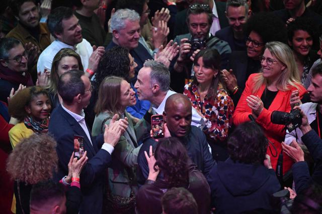 Socialistes et Apparentes' MP and Paris' mayoral candidate Emmanuel Gregoire (C) greets supporters as he arrives for a campaign meeting at the Cirque d'Hiver in Paris on March 12, 2026, ahead of France's municipal elections. French voters are scheduled to head to the polls for municipal elections on March 15 and March 22, 2026. (Photo by Martin LELIEVRE / AFP)