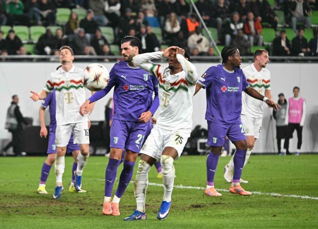 Ferencvaros' French midfielder #75 Lenny Joseph reacts after missing a chance during the UEFA Europa League - Last 16 - first leg football match Ferencvaros v Sporting Braga in Budapest, Hungary, on March 12, 2026. (Photo by Attila KISBENEDEK / AFP)