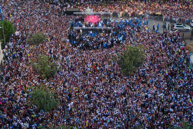 TOPSHOT - This aerial view shows Venezuelans living in Chile listening to Venezuelan opposition leader Maria Corina Machado at Almagro Square in Santiago on March 12, 2026. Machado travelled to Chile to attend Chile's President Jose Antonio Kast's inauguration. (Photo by Javier TORRES / AFP)