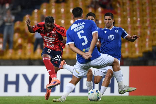 Independiente Medellin's forward #20 John Montano kicks the ball past Juventud's defender #05 David Morosini during the Copa Libertadores phase three second-leg football match between Colombia's Independiente Medellin and Uruguay's Juventud at the Atanasio Girardot Stadium in Medellin, Colombia on March 12, 2026. (Photo by Jaime SALDARRIAGA / AFP)