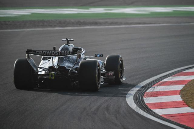 Mercedes’ British driver George Russell drives during the sprint qualifying session ahead of the Formula One Chinese Grand Prix at the Shanghai International Circuit in Shanghai on March 13, 2026. (Photo by Hector RETAMAL / AFP)