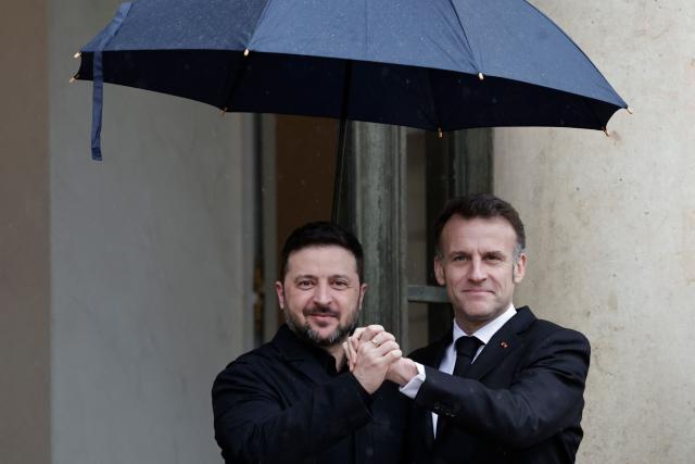 France's President Emmanuel Macron (R) welcomes Ukraine's President Volodymyr Zelensky before a meeting at The Elysee Presidential Palace in Paris on March 13, 2026. (Photo by STEPHANE DE SAKUTIN / AFP)
