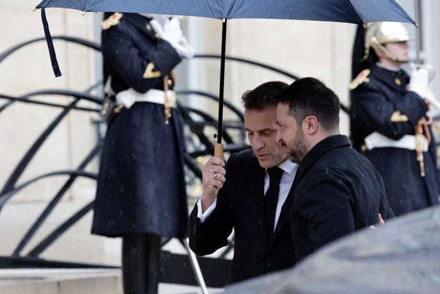France's President Emmanuel Macron (L) welcomes Ukraine's President Volodymyr Zelensky before a meeting at The Elysee Presidential Palace in Paris on March 13, 2026. (Photo by STEPHANE DE SAKUTIN / AFP)