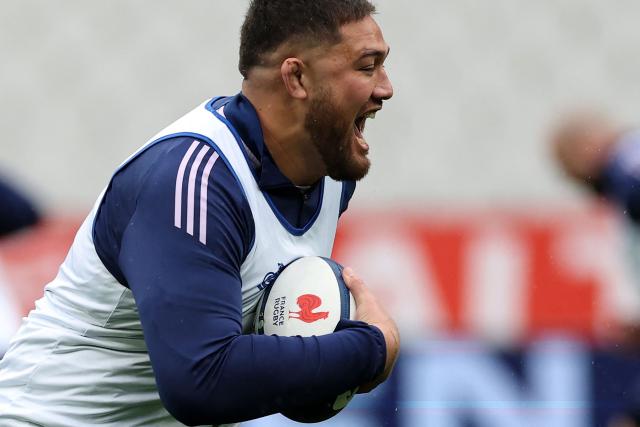 France's lock Emmanuel Meafou runs with the ball during the captain's run training session at the Stade de France in Saint-Denis, outside Paris, on March 13, 2026, on the eve of the Six Nations rugby union international match between France and England. (Photo by FRANCK FIFE / AFP)